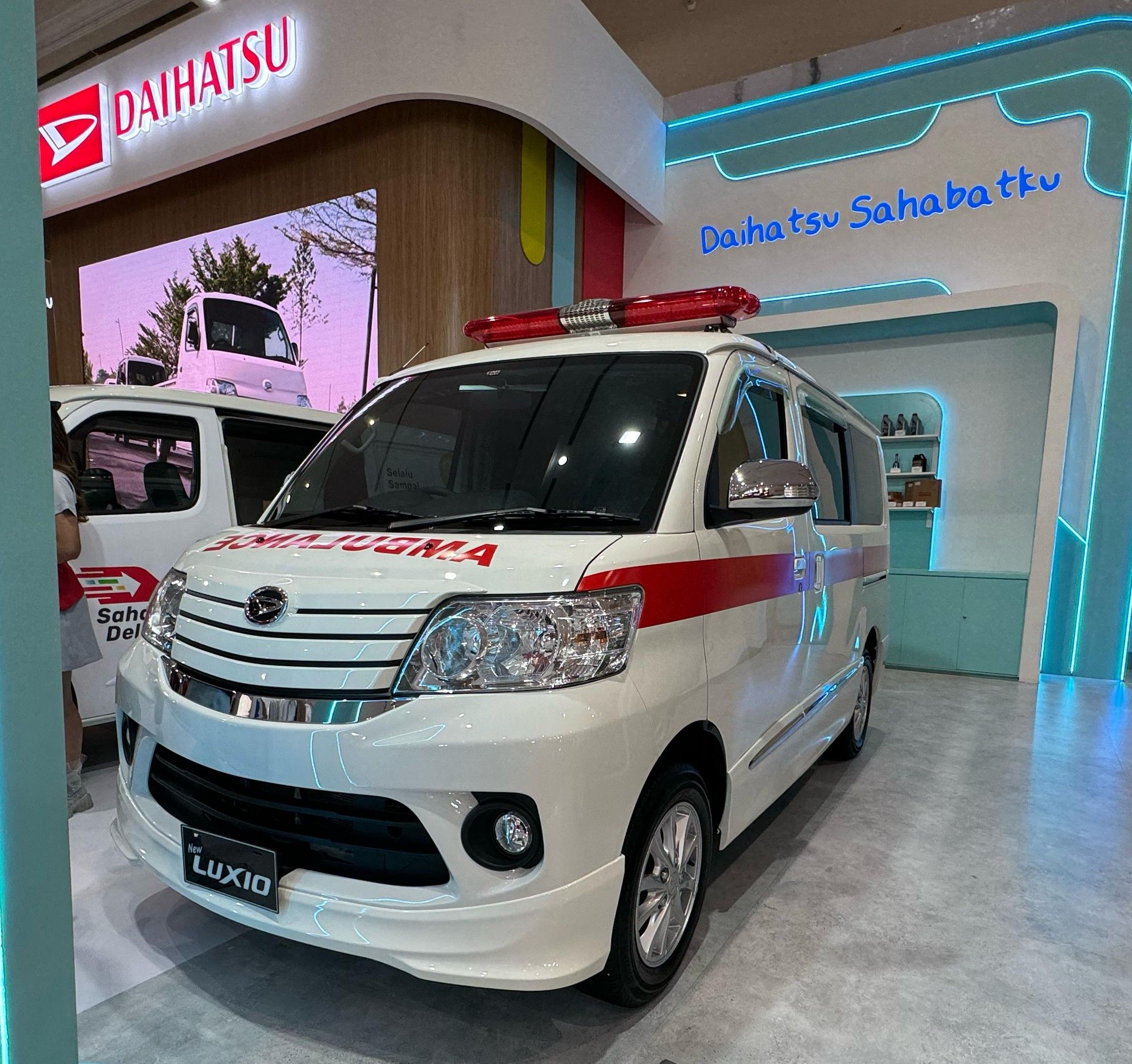 1 Unit Daihatsu Luxio Yang Didesain Menjadi Mobil Ambulans Pada Acara Giicomvec 2024